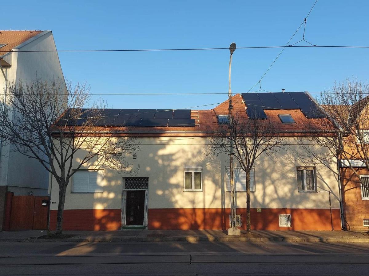 Red Locomotive Apartment Budapeşte Dış mekan fotoğraf